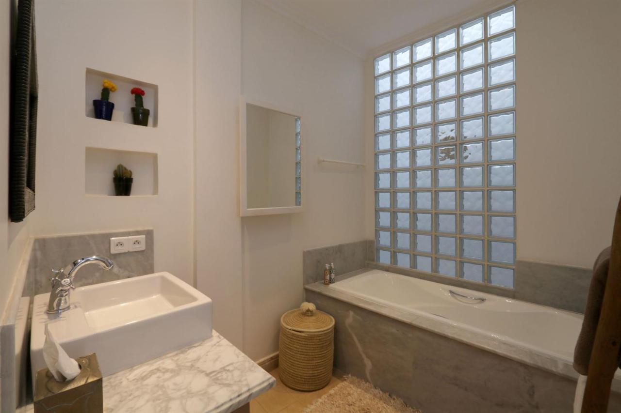Riad Dar Safi - Privatise Pour 6/8 Pers. - Jacuzzi 马拉喀什 外观 照片